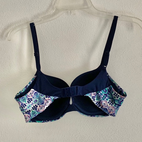 Victoria’s Secret Push-up Bra - Picture 2 of 3